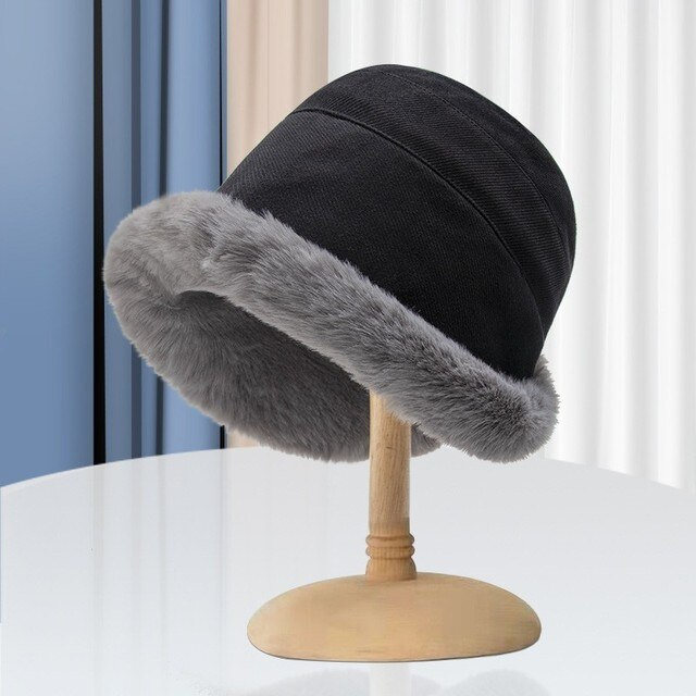 WinterGlow - Luxurious Warm and Elegant Winter Beanie