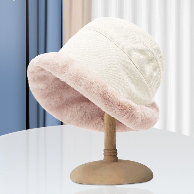 WinterGlow - Luxurious Warm and Elegant Winter Beanie