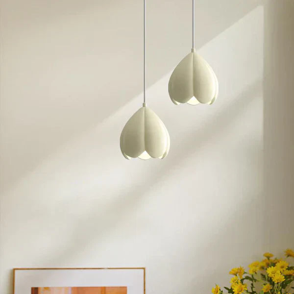 FlowerGlow - Elegant Cream Pendant Light for a Warm Interior
