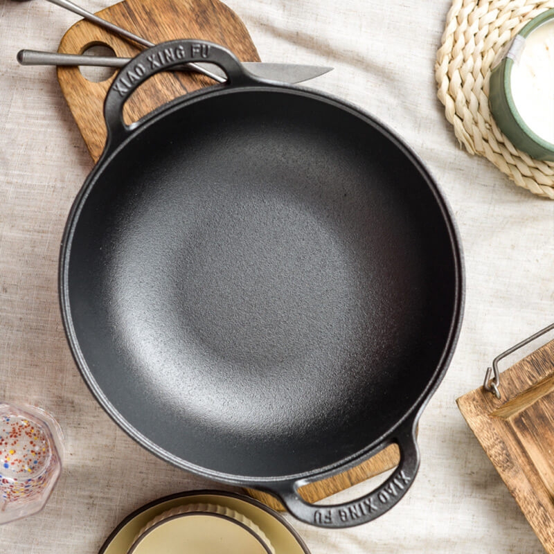 CastePrima - Non-Stick Cast Iron Skillet with Wooden Lid