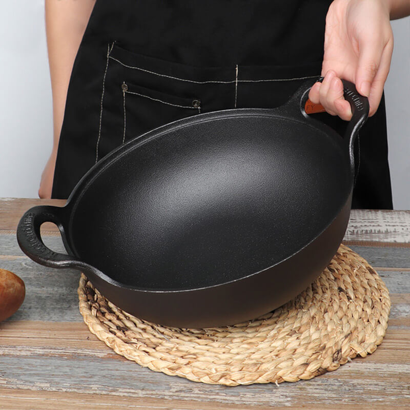 CastePrima - Non-Stick Cast Iron Skillet with Wooden Lid