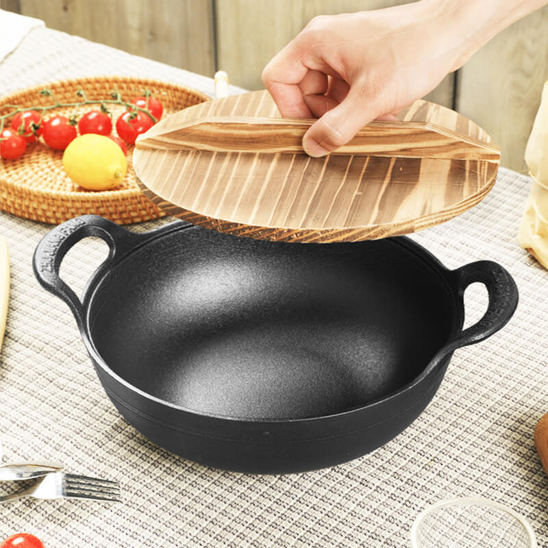 CastePrima - Non-Stick Cast Iron Skillet with Wooden Lid