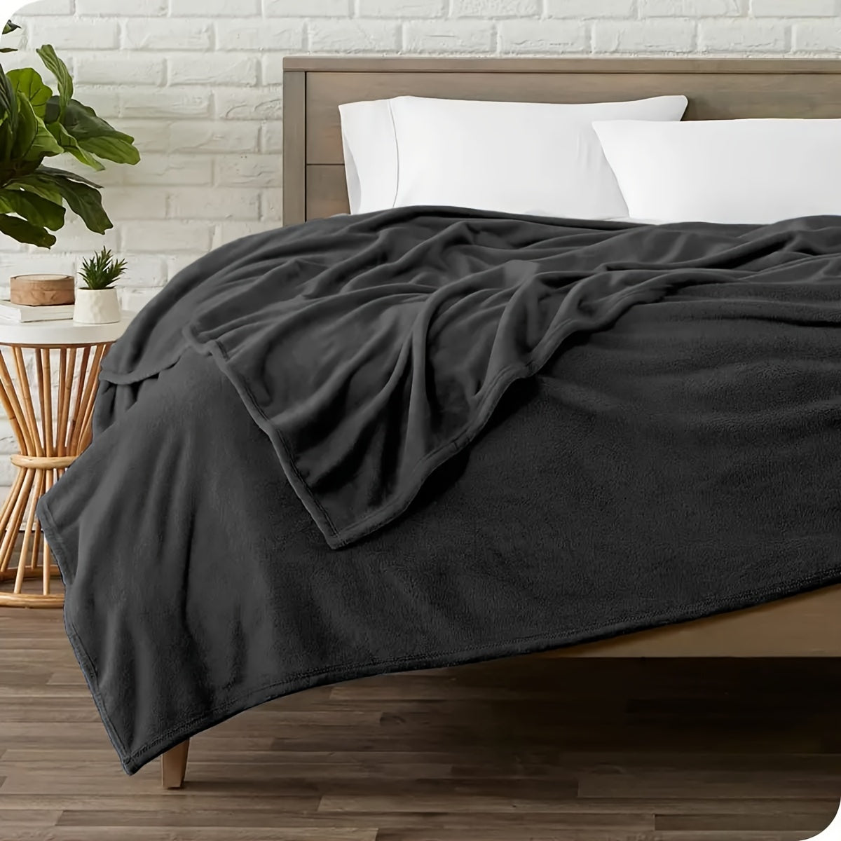 AlbaNest - Soft Flannel Fleece Throw for Sofa and Bed