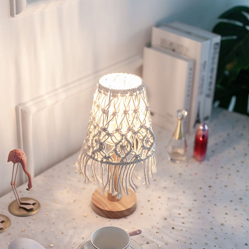 FeatherGlow - Feather Table Lamp for a Warm Ambiance