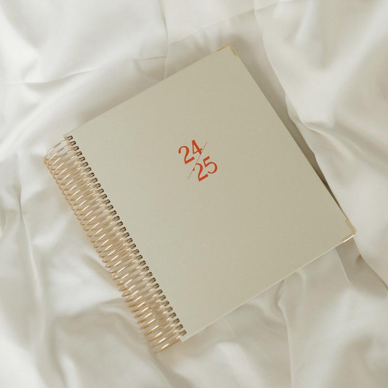 PlanEase - Agenda Annuel 24-25 Stylé pour l'Efficacité