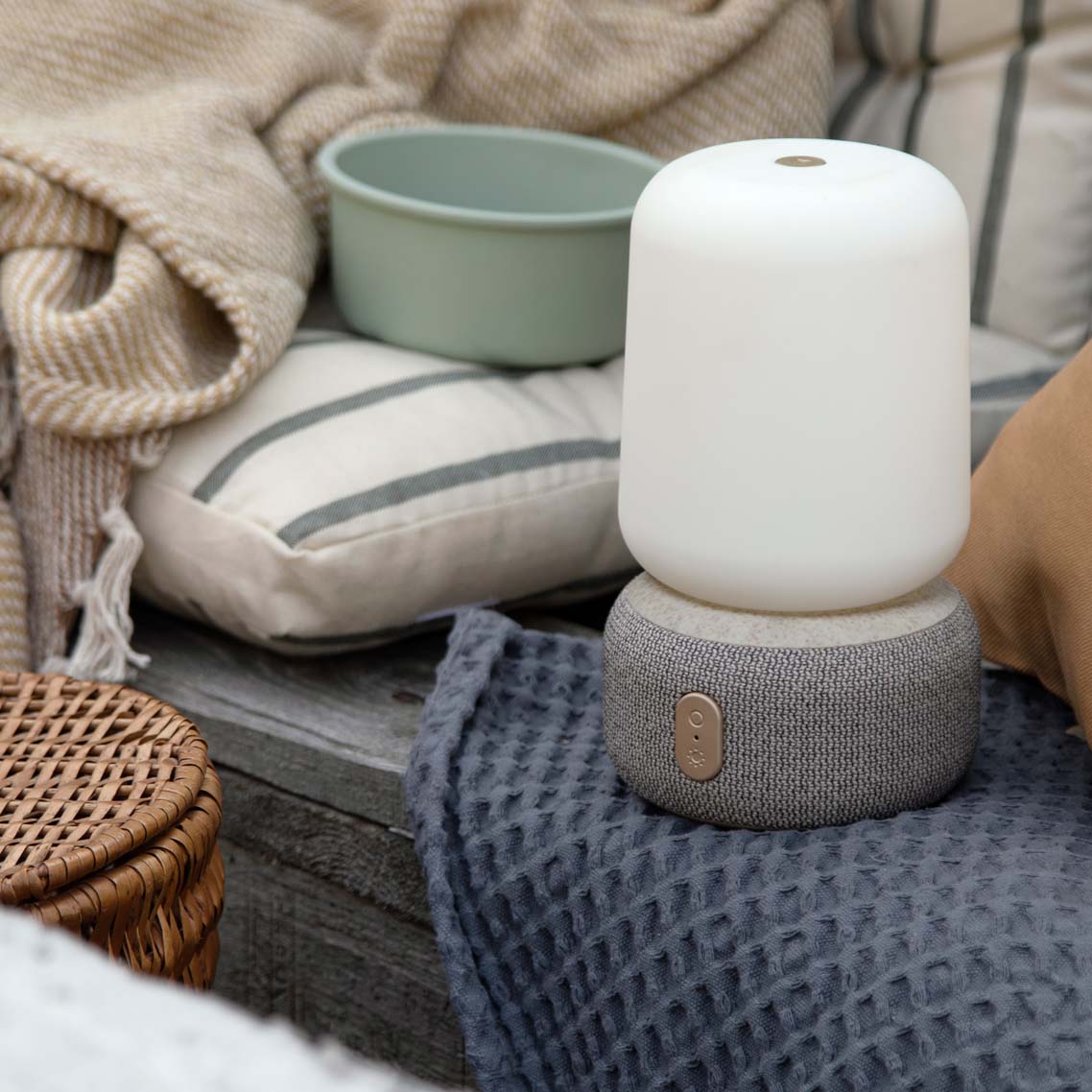 SmartGlow - Lampe LED Dimmable avec Enceinte Son 360