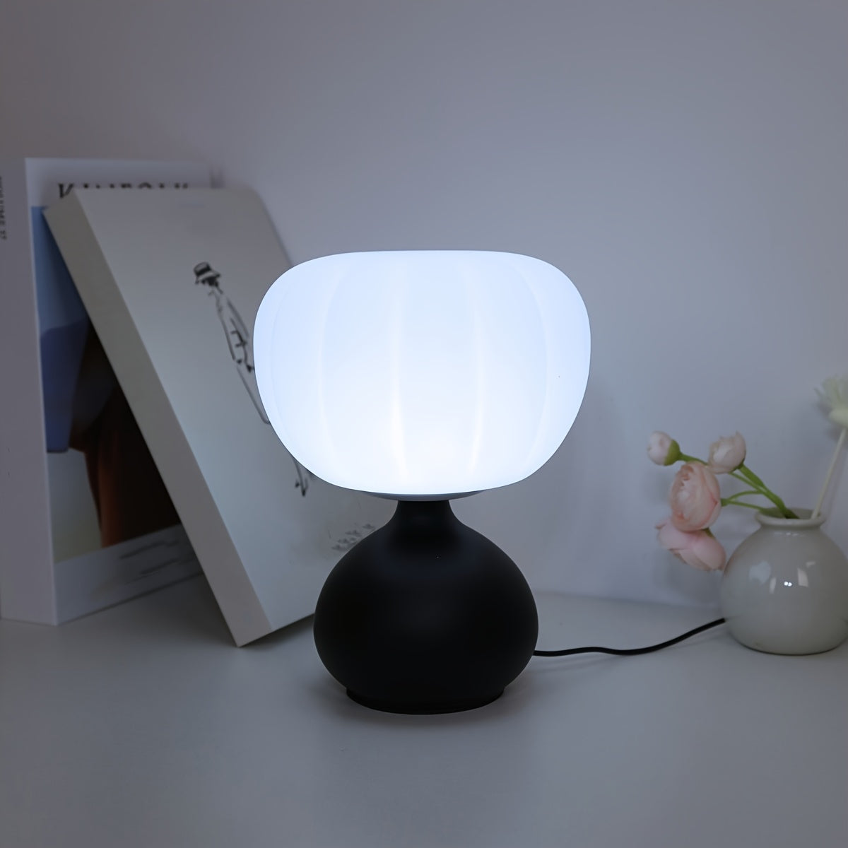 PumpkinGlow Lamp - 3-Color LED Table Lamp for a Warm Ambiance