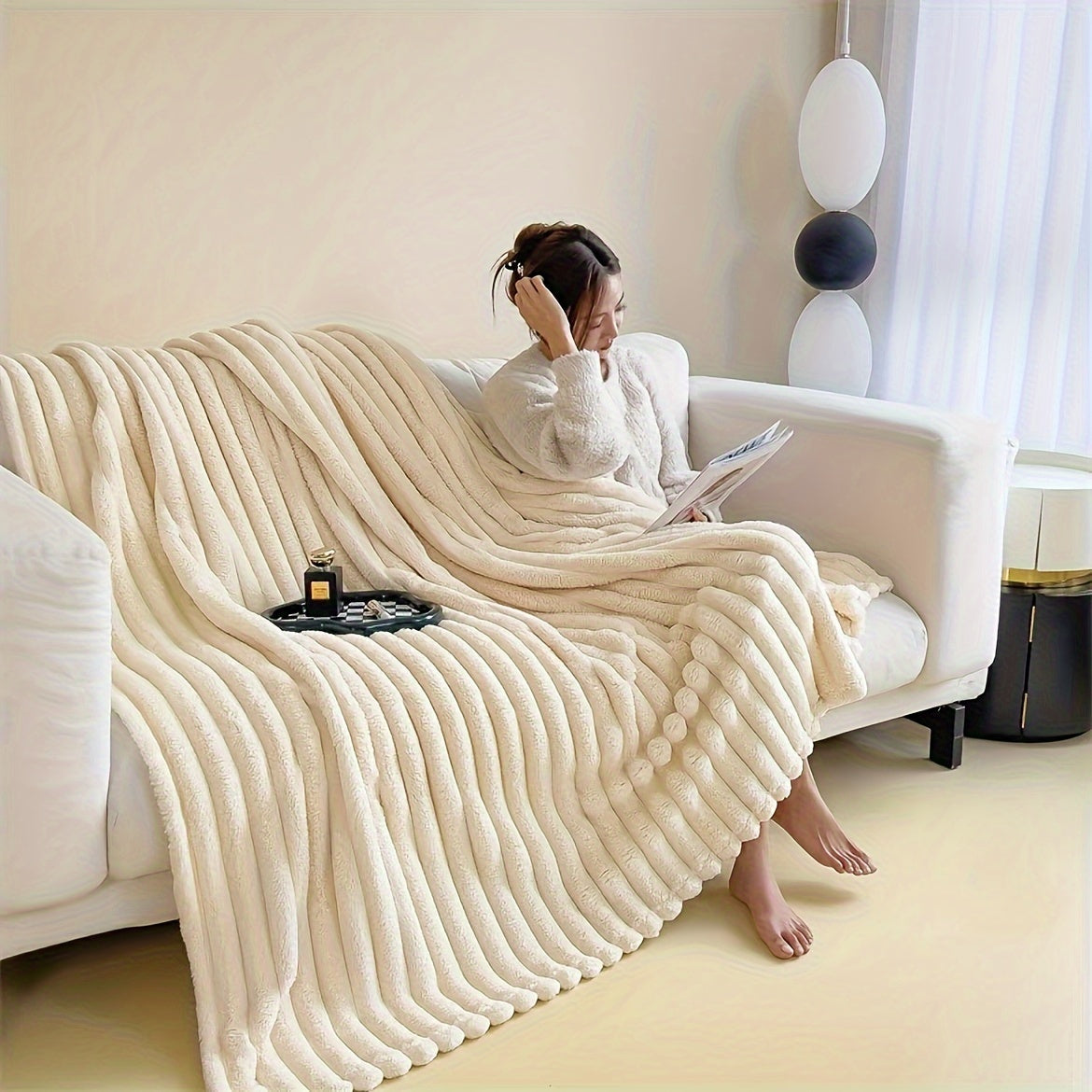 Hamptonweave - Elegant French-Style Fleece Throw for Refined Comfort