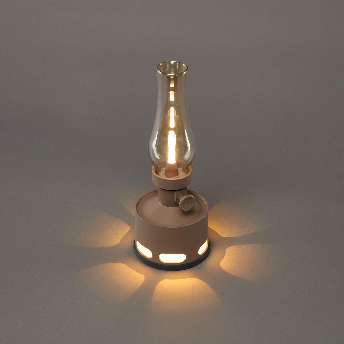 NostalgiaLamp - Vintage LED Lantern for Cozy Evenings