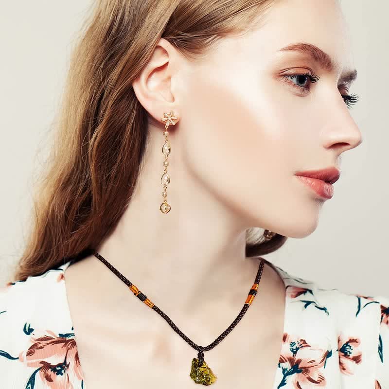 Alina - Collier pendentif moldavite verte de purification