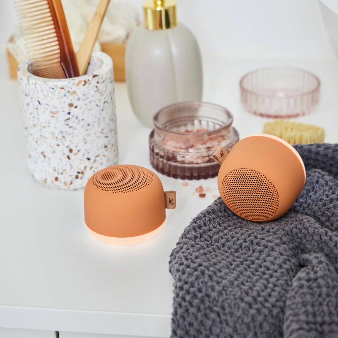 AquaBeats - Lampe Enceinte Bluetooth Étanche pour Salle de Bain