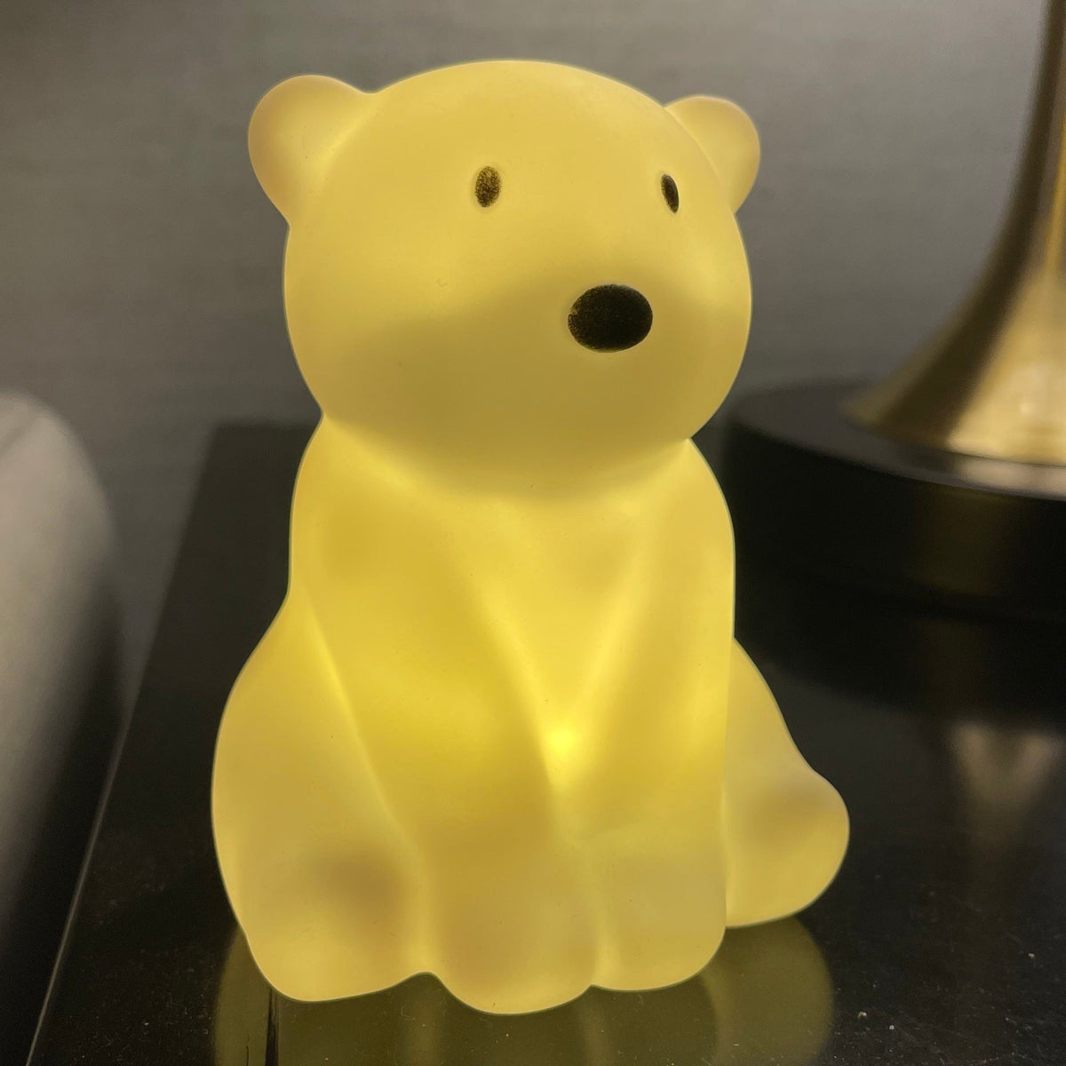 PolarGlow - Polar Bear LED Night Light for a Cozy Bedroom