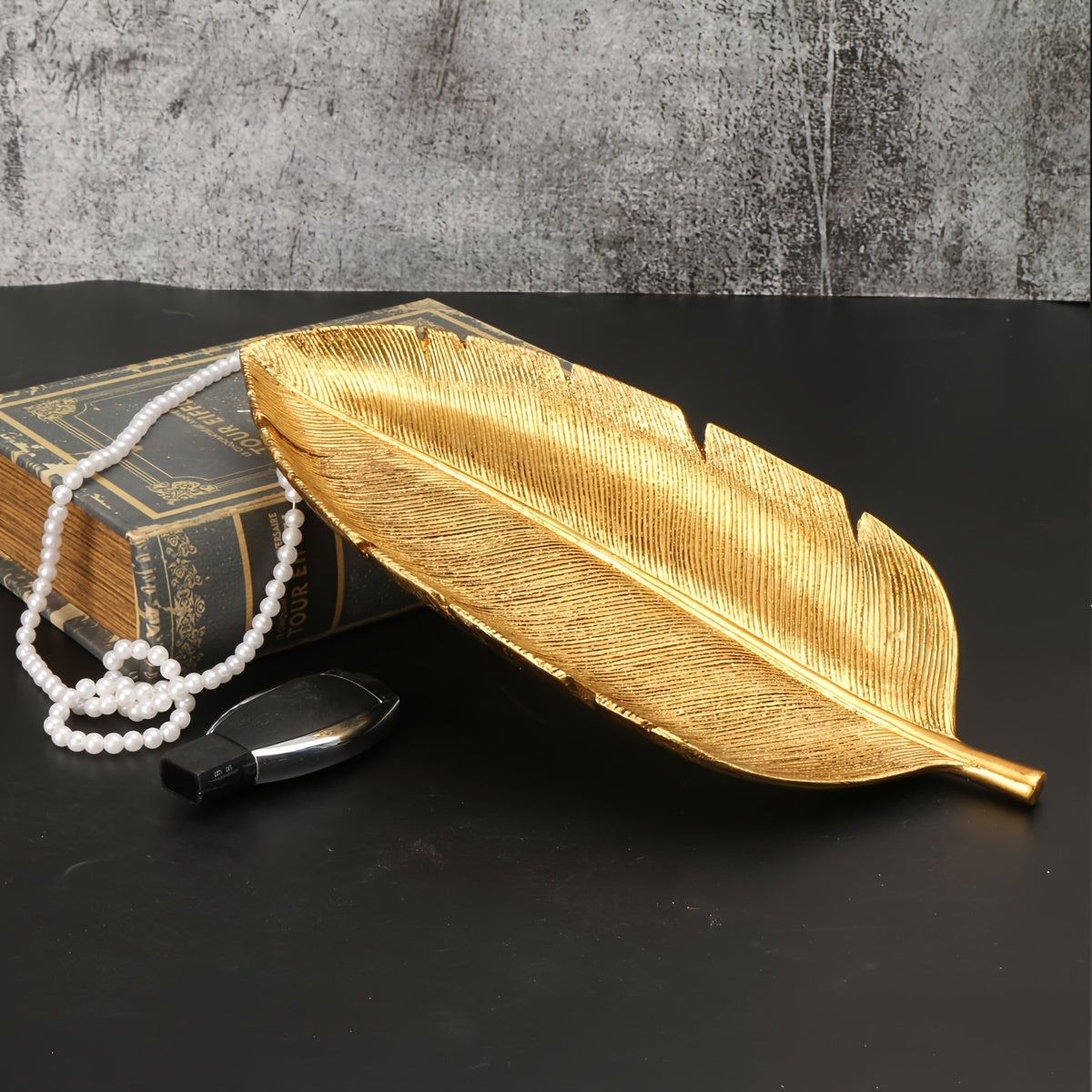 LeafTray - Decorative Leaf-Shaped Resin Tray