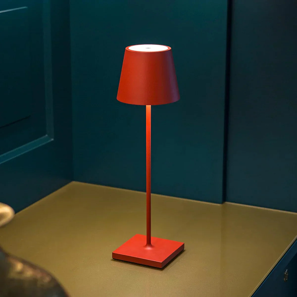 Zambrio - Elegant Rechargeable Wireless Table Lamp