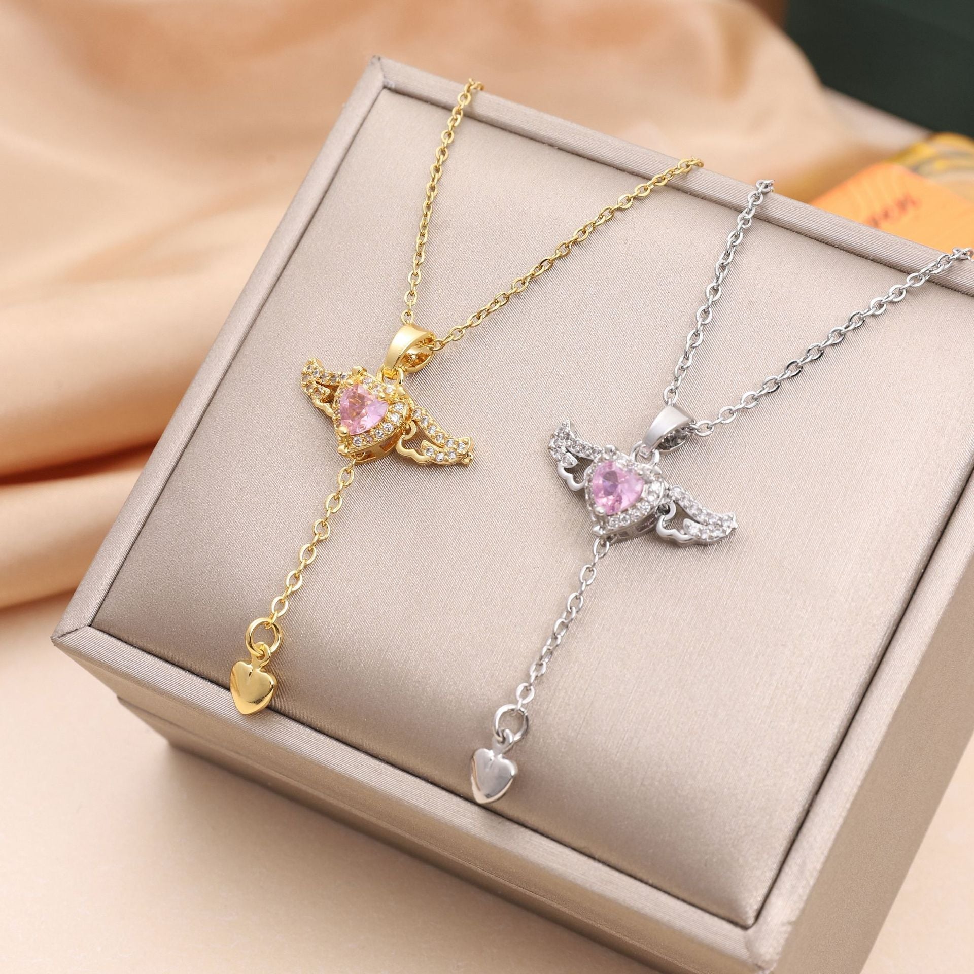 Livia - Collier pendentif aile d'ange élégant