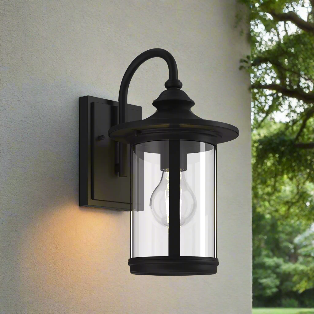 Zayn - Elegant Vintage-Style Outdoor Wall Lantern
