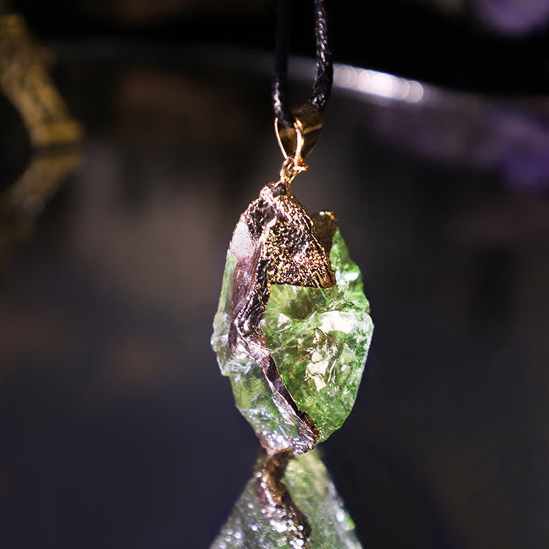 Lyra - Collier moldavite naturelle élégant