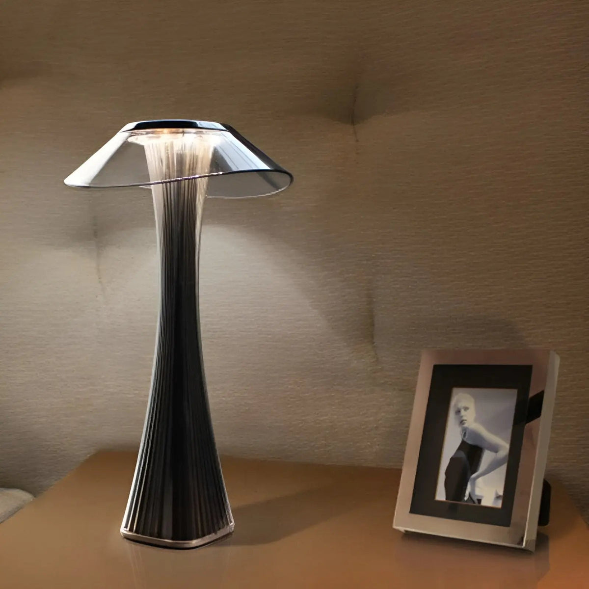 Gior - Elegant Flexible Wireless Table Lamp