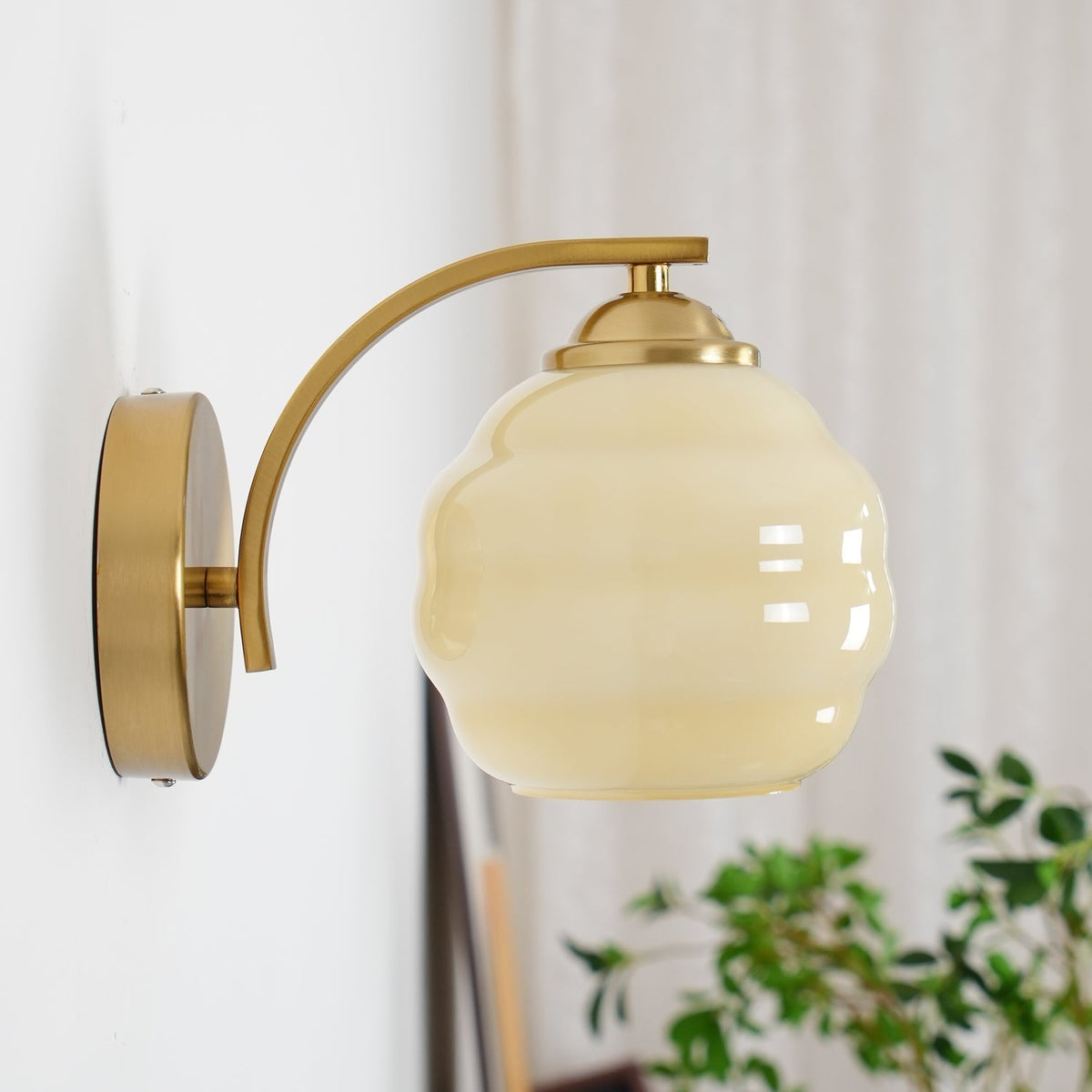 VintageGlam - Art Deco Wall Sconce for Timeless Interiors