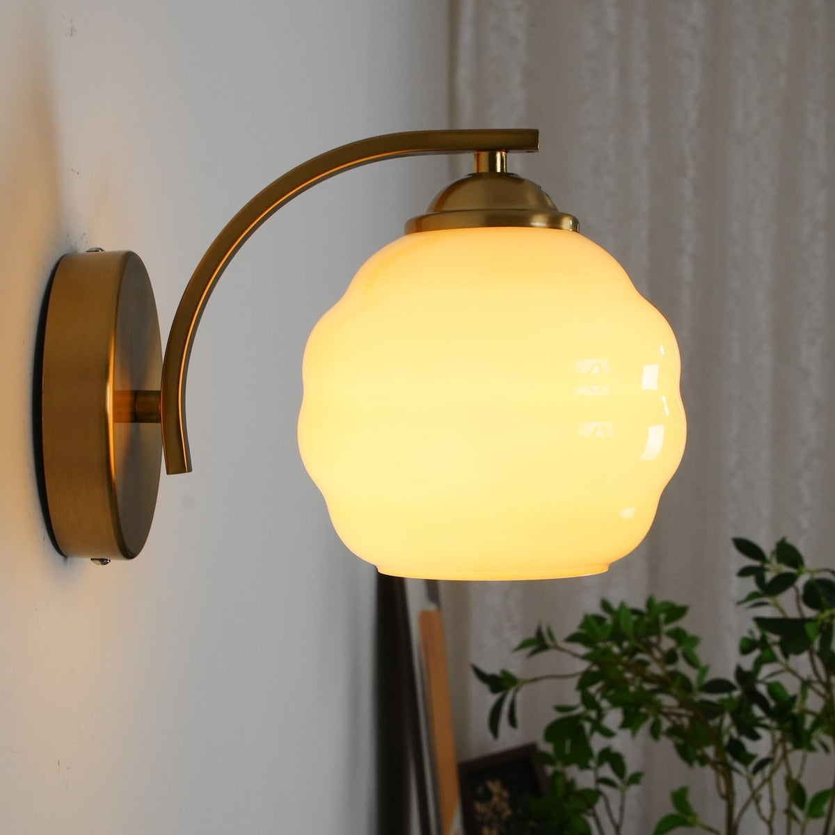VintageGlam - Art Deco Wall Sconce for Timeless Interiors