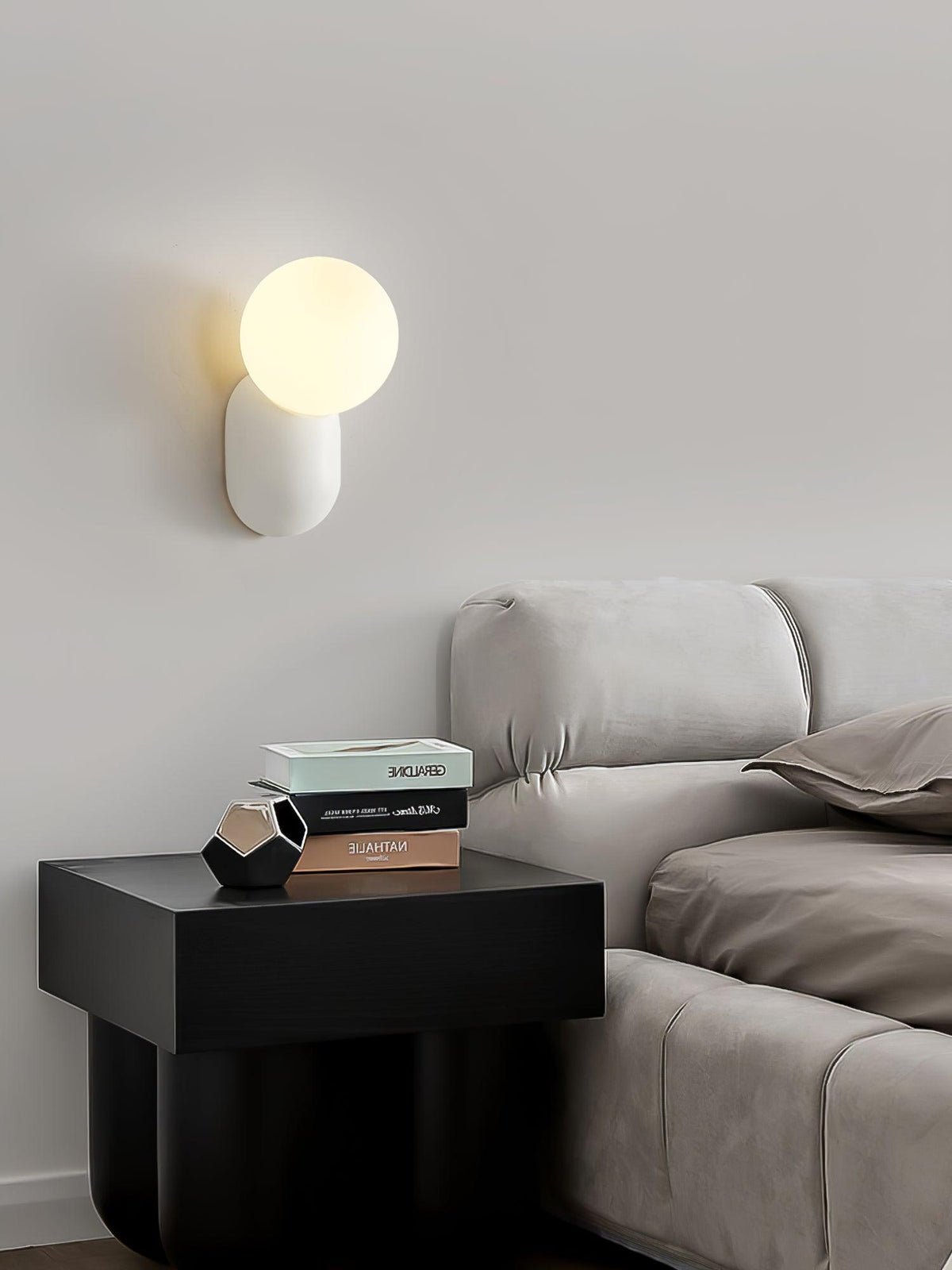 Utique - Elegant and Efficient Resin LED Wall Sconce