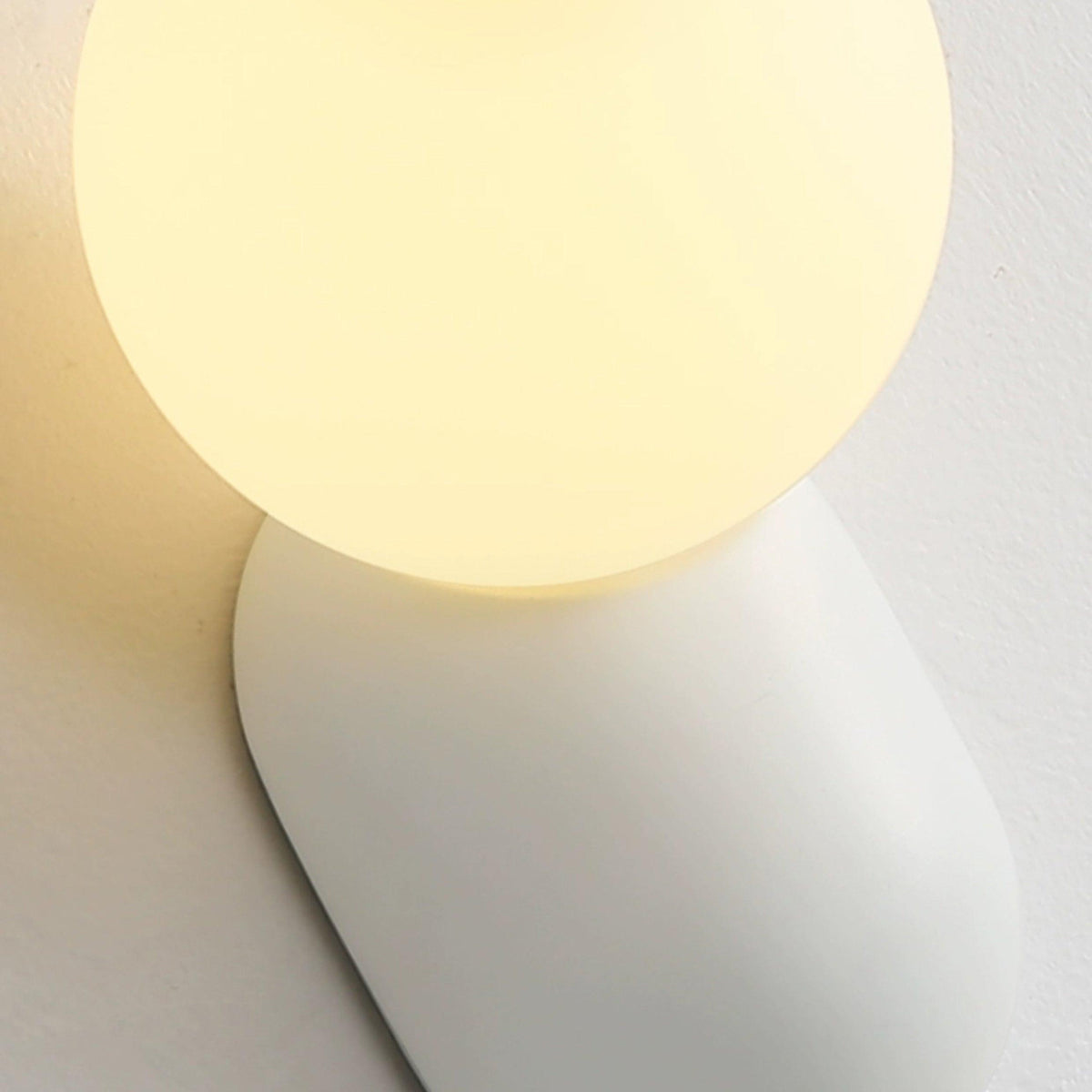 Utique - Elegant and Efficient Resin LED Wall Sconce