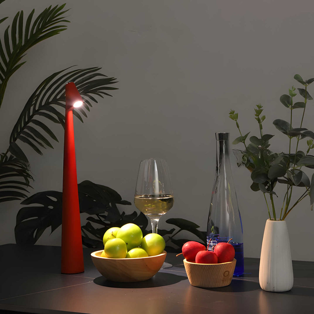 LunaSlim - Elegant Cordless Table Lamp with Adjustable Brightness
