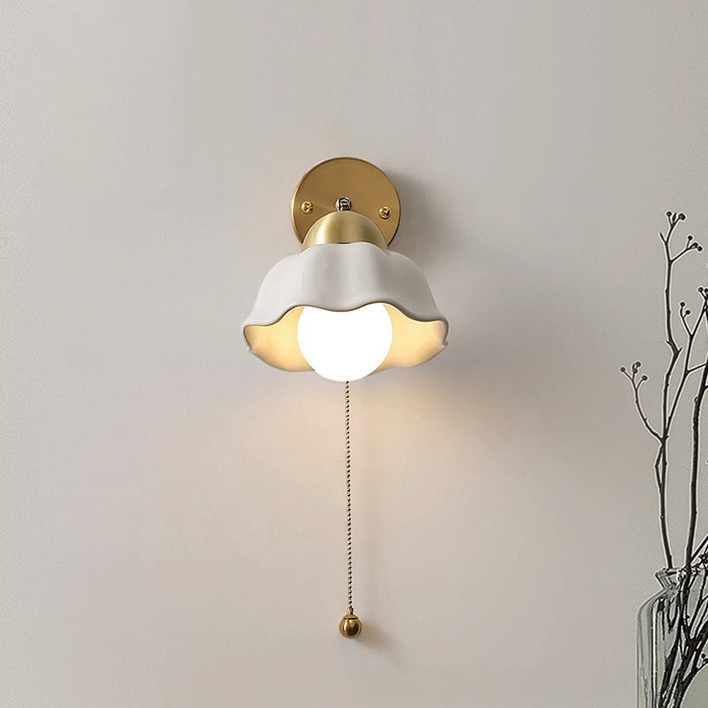 Retro Floral Wall Sconce - Vintage White Lighting for Your Home