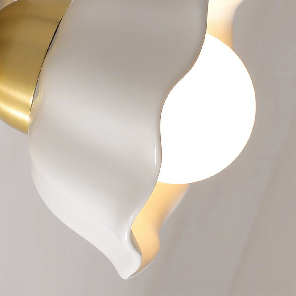 Retro Floral Wall Sconce - Vintage White Lighting for Your Home
