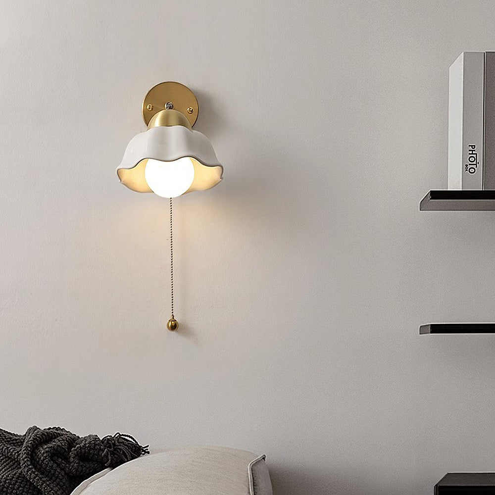 Retro Floral Wall Sconce - Vintage White Lighting for Your Home