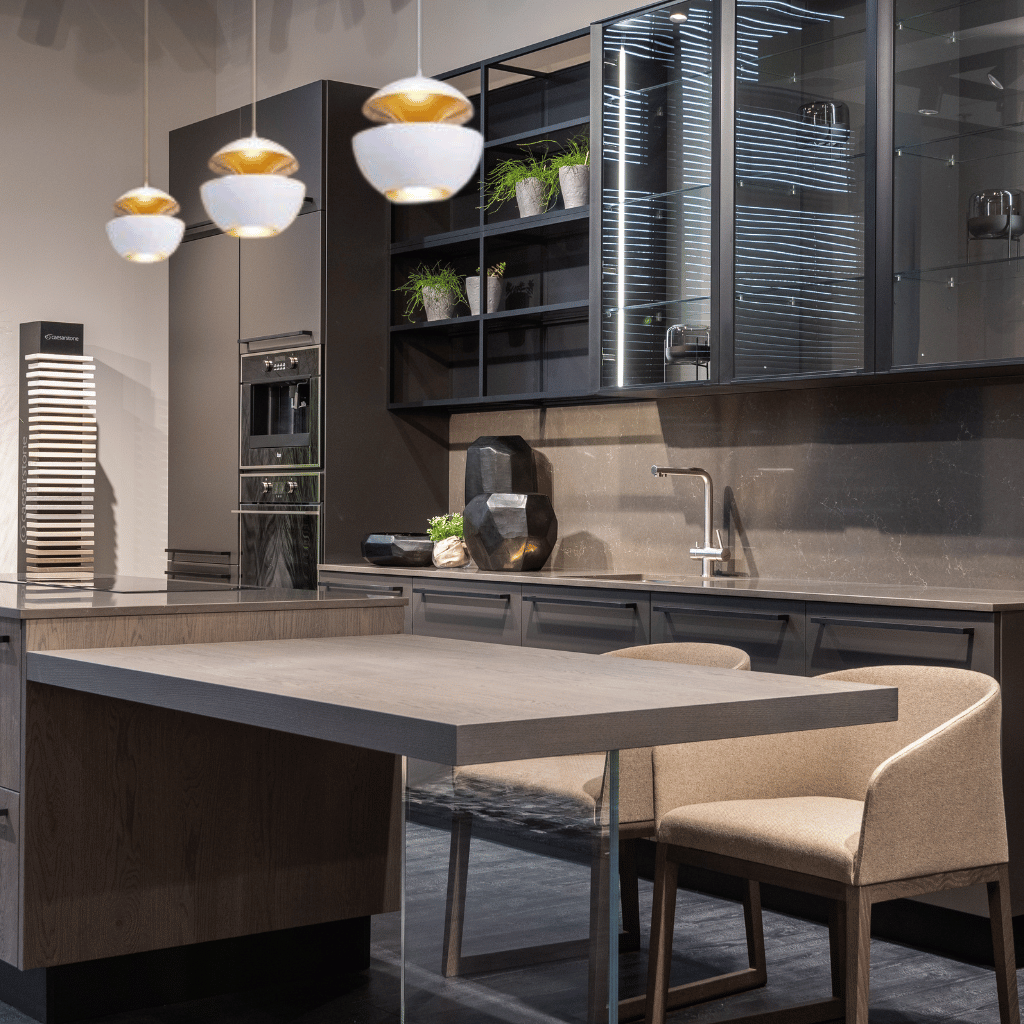 GoldGlow - Luxury Gold Pendant Light for Elegant Dining Rooms