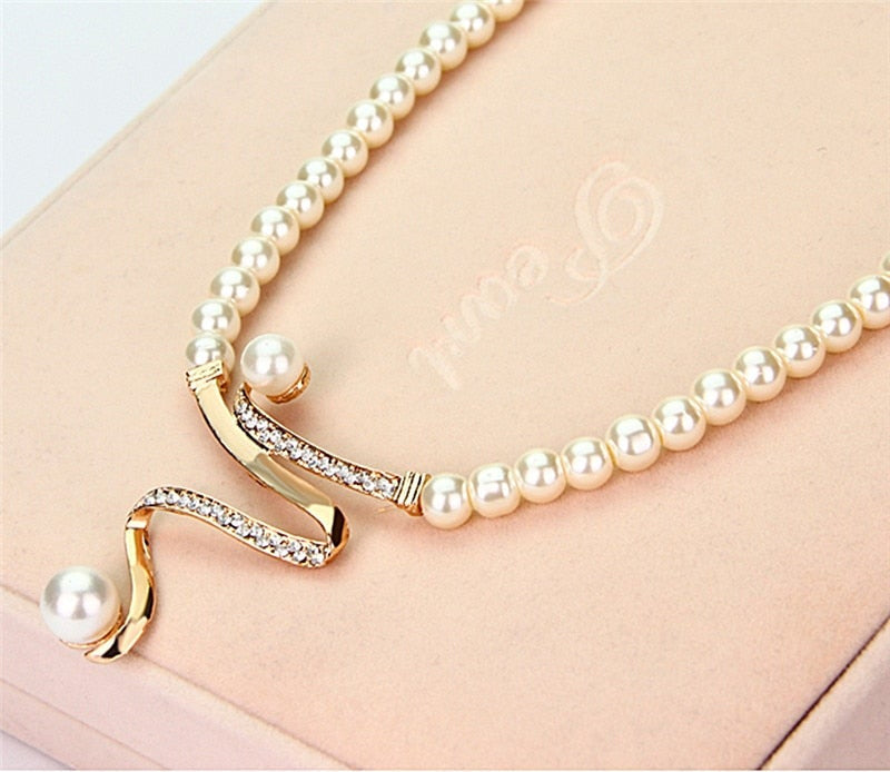 Lysanne - Set collier et boucles en perles naturelles