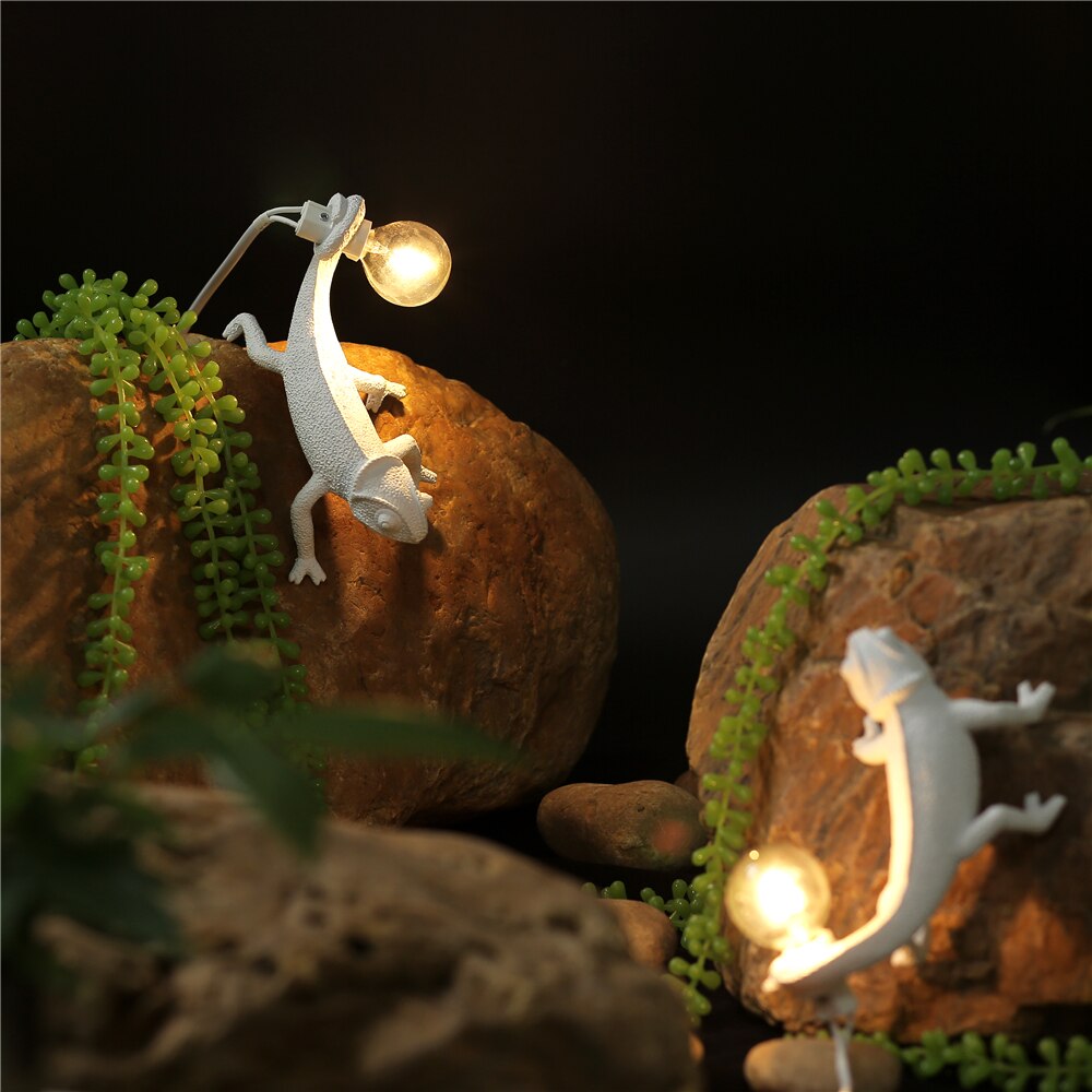 Resin Lizard - Sculptural Resin Table Lamp for Modern Interiors