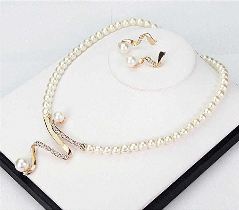 Lysanne - Set collier et boucles en perles naturelles