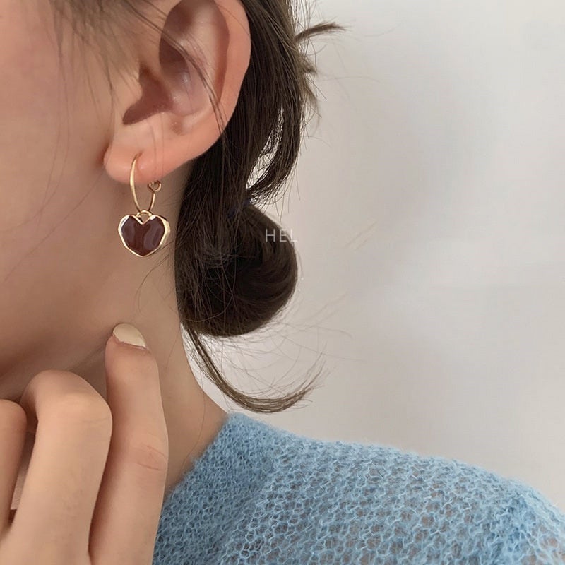 Amore - Boucles d'oreilles petits cœurs rouges