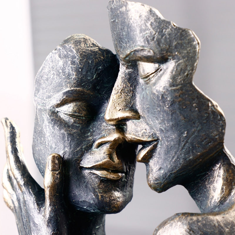 ArtEnsemble - Elegant Sculpture of Two Embracing Figures