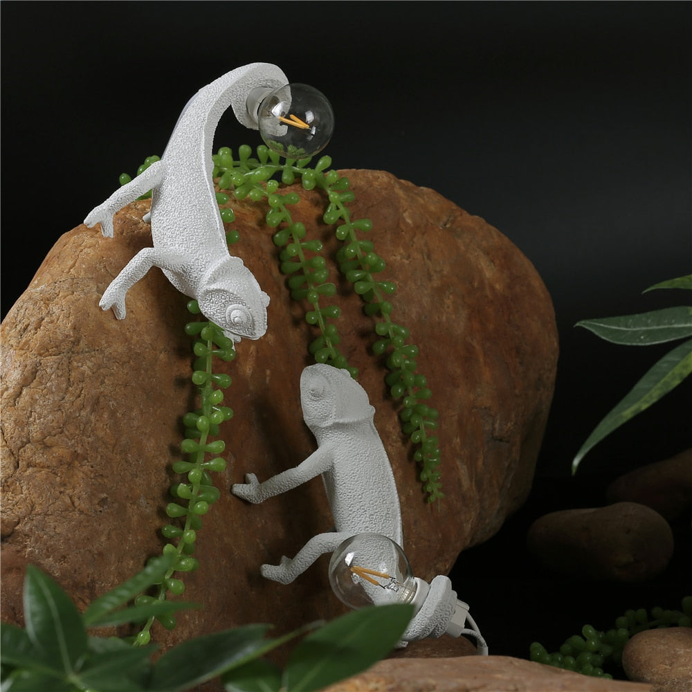 Resin Lizard - Sculptural Resin Table Lamp for Modern Interiors