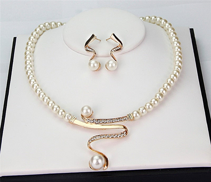 Lysanne - Set collier et boucles en perles naturelles