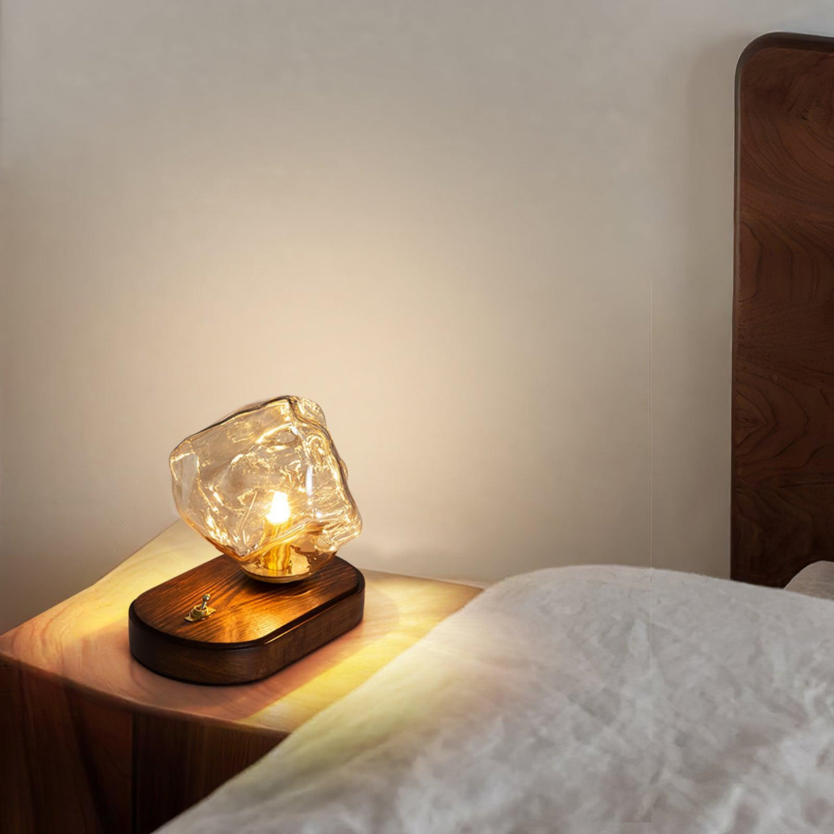 GlowCraft Table Lamp - Elegant Wireless Lamp with Motion Sensor