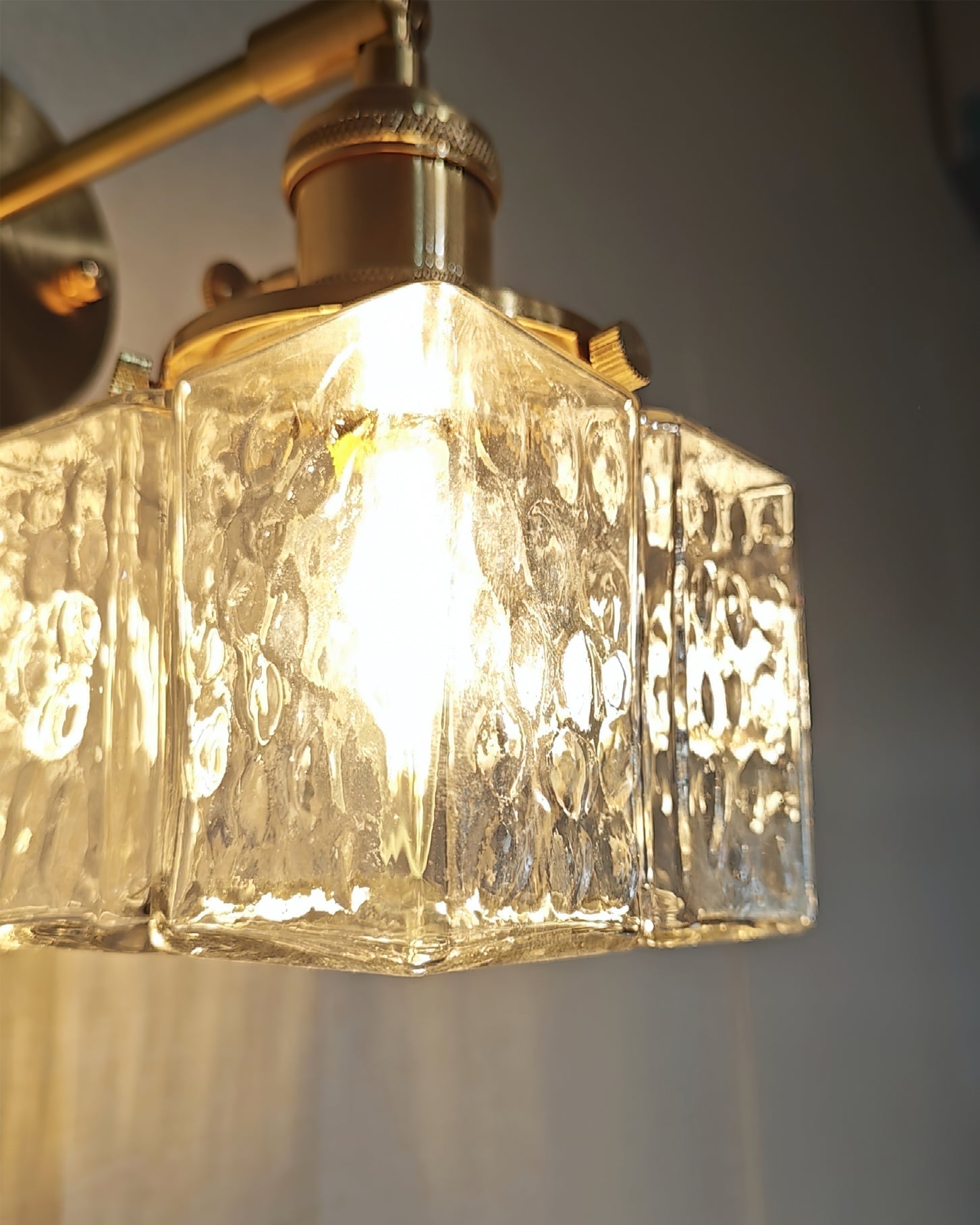 Auréa – Applique Murale LED Dorée de Luxe | Éclairage Intérieur Élégant
