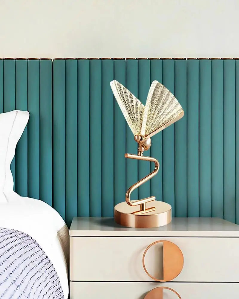 Zystelle - Elegant LED Butterfly Lamp for a Warm Ambience