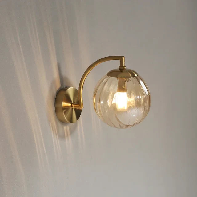 LuminaNordic | Élégante Applique Murale Design LED en Verre pour Chambre 1