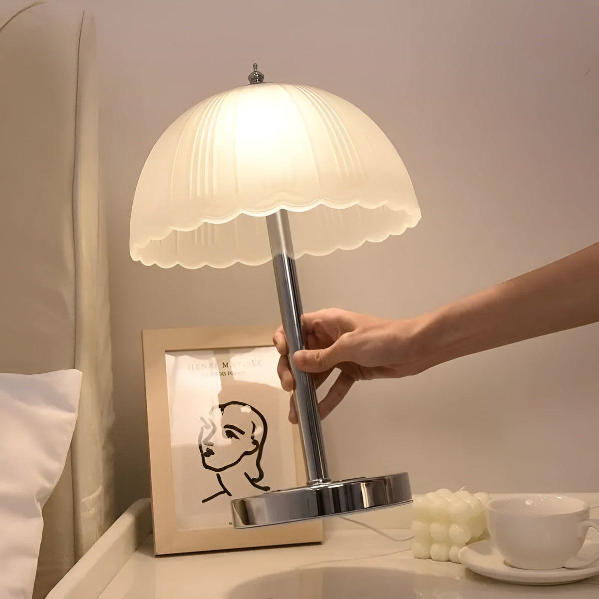 ModernGleam - Modern Energy-Efficient LED Table Lamp