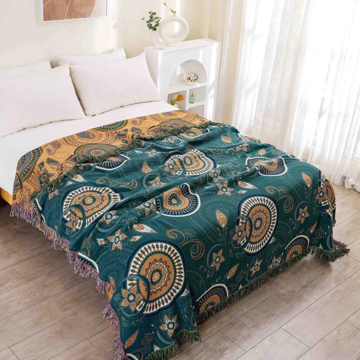 Paloma - Boho Chic Pompom Rug for a Cozy Interior