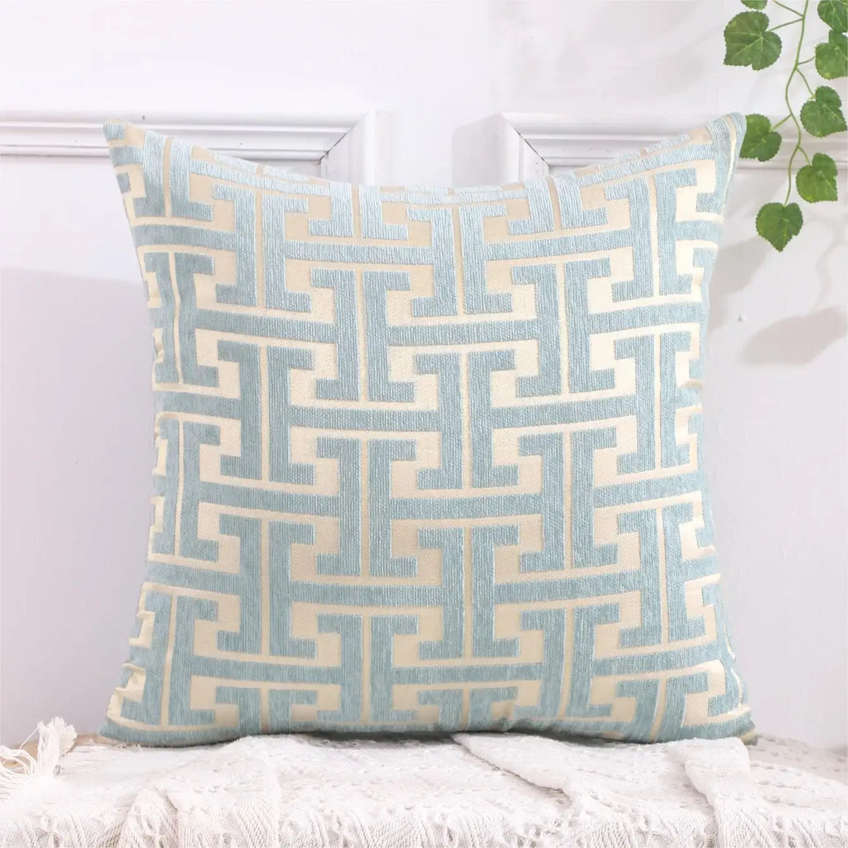 Sérénité Luxe Cushion Cover - Striped Design for a Warm Interior