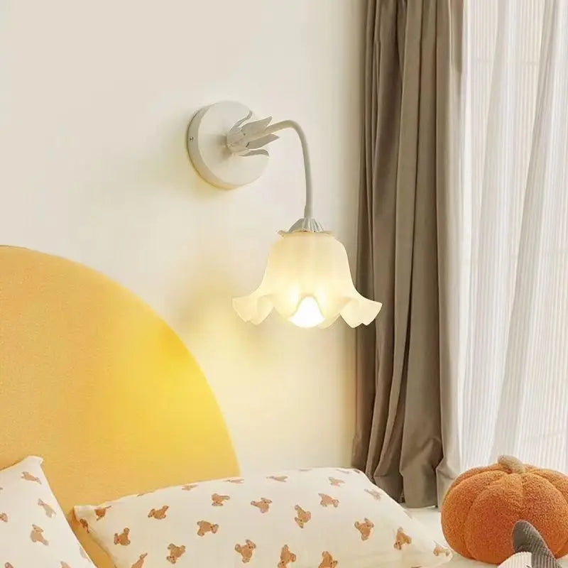 Nembelle - Elegant Floral Pattern Wall Sconce
