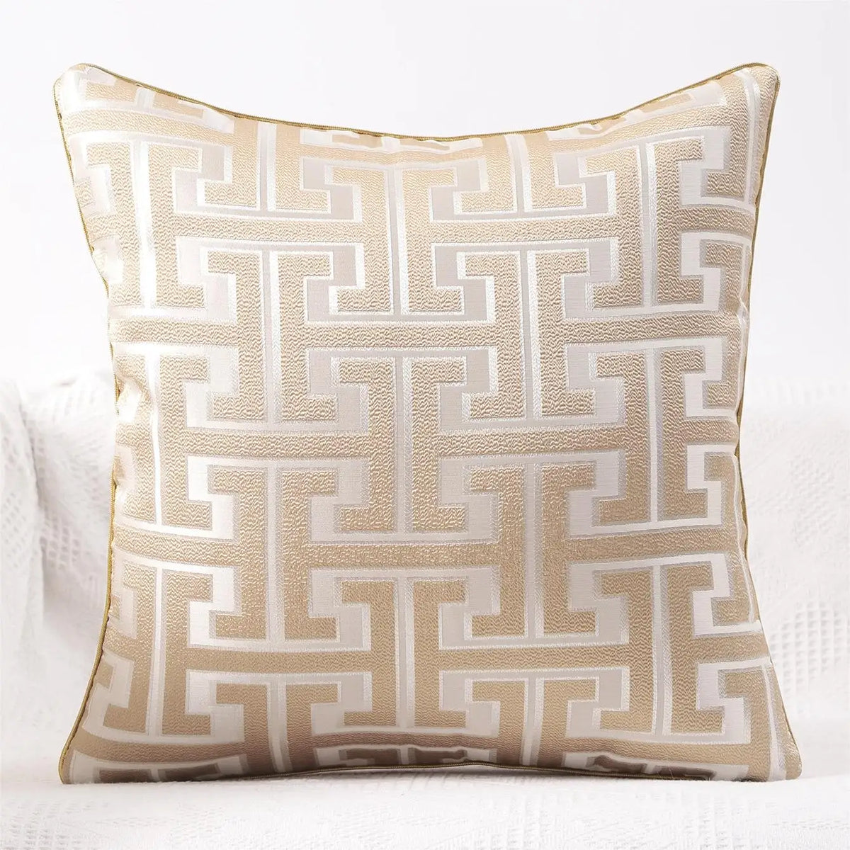 Sérénité Luxe Cushion Cover - Striped Design for a Warm Interior