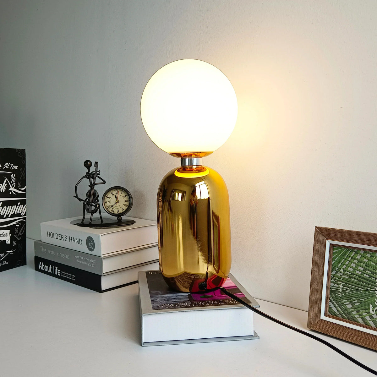 SphericalStyle - Elegant Glass Globe Lamp for Every Room