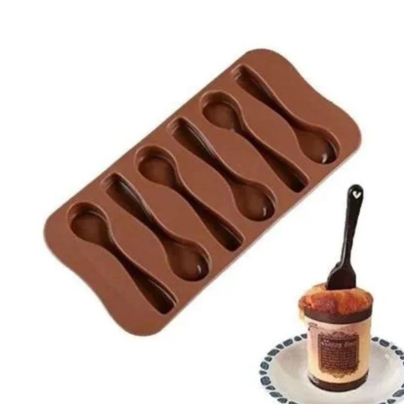 Oladelle - Flexible Silicone Spoon-Shaped Cake Mould