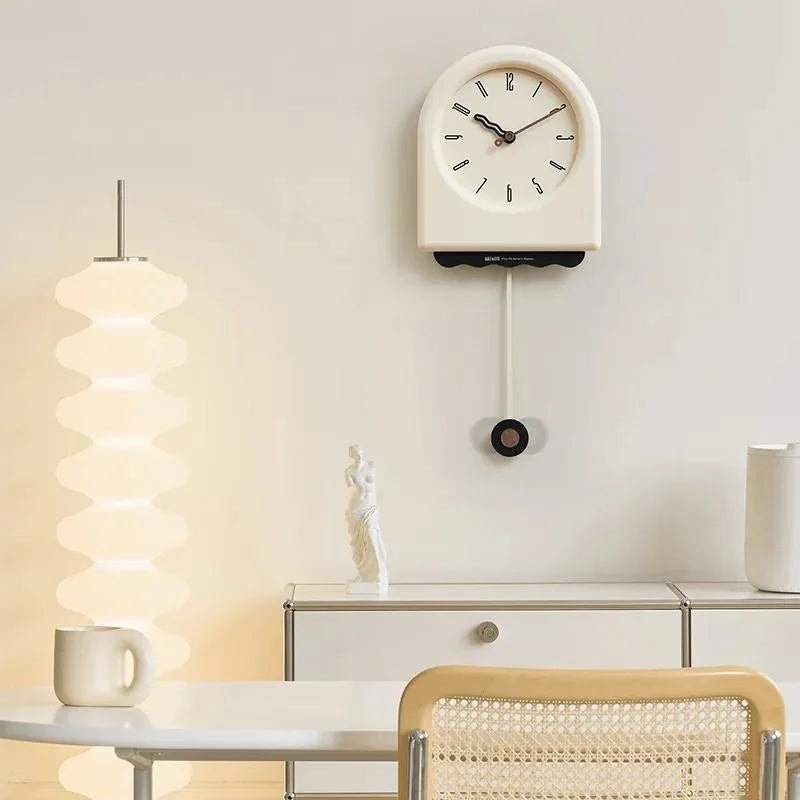 CremePendulum Clock - Horloge murale a pendule au design coreen moderne